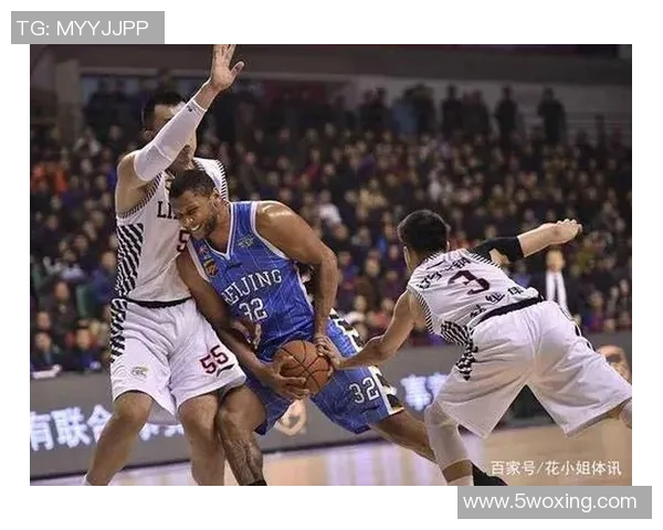 上海篮球队整体压制革新探索新战术与团队协作的成功之路